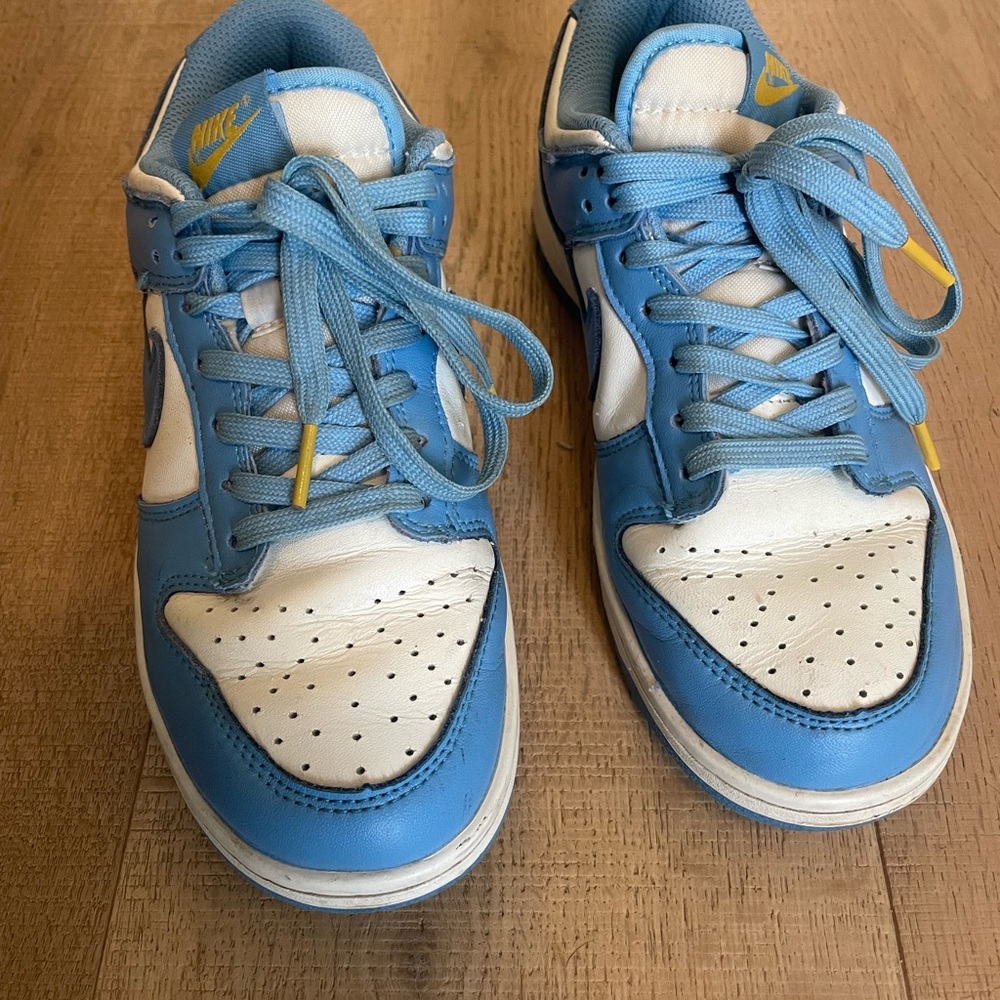Nike UNC Gold dunk low size 8